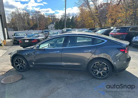 2018 Tesla Model 3 Long Range/Performance из США, поврежденный, VIN 5YJ3E1EB1JF119497